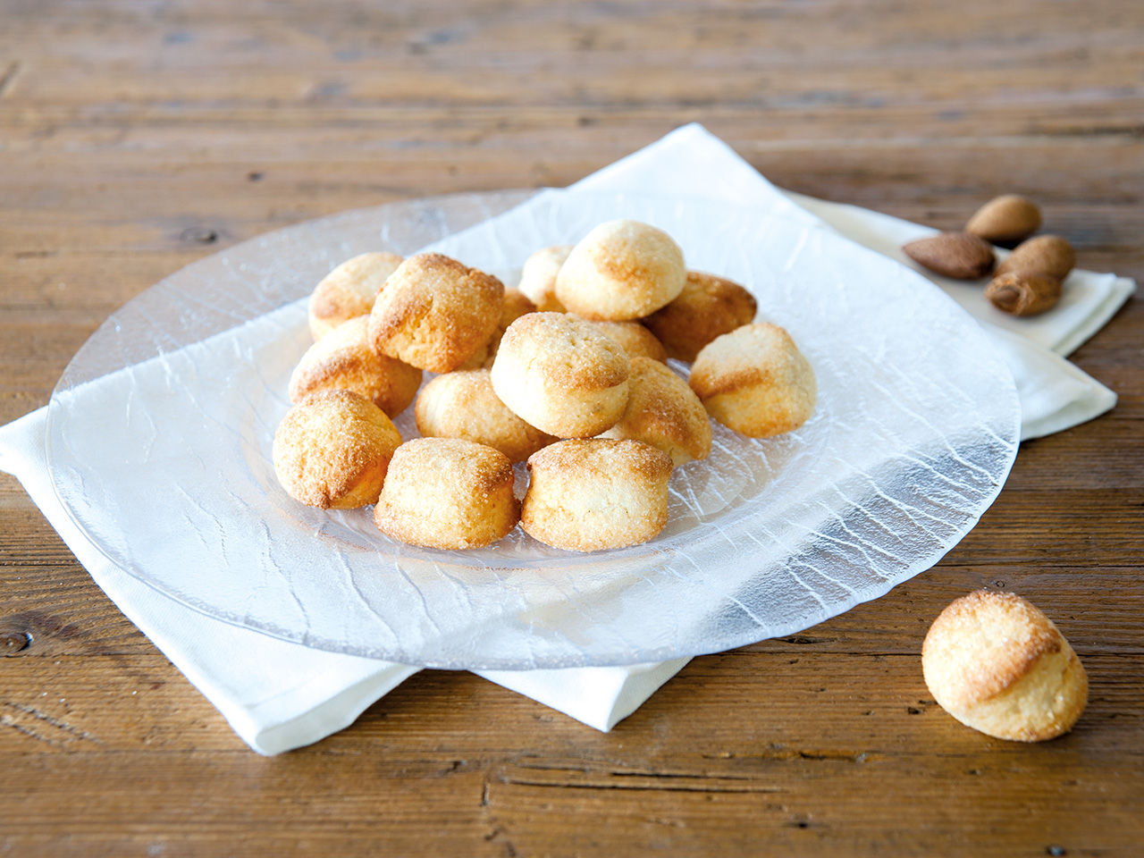 Amaretti sur une assiette